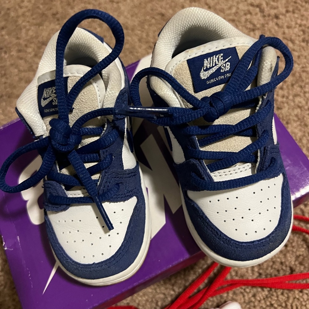 Toddler boy dunks